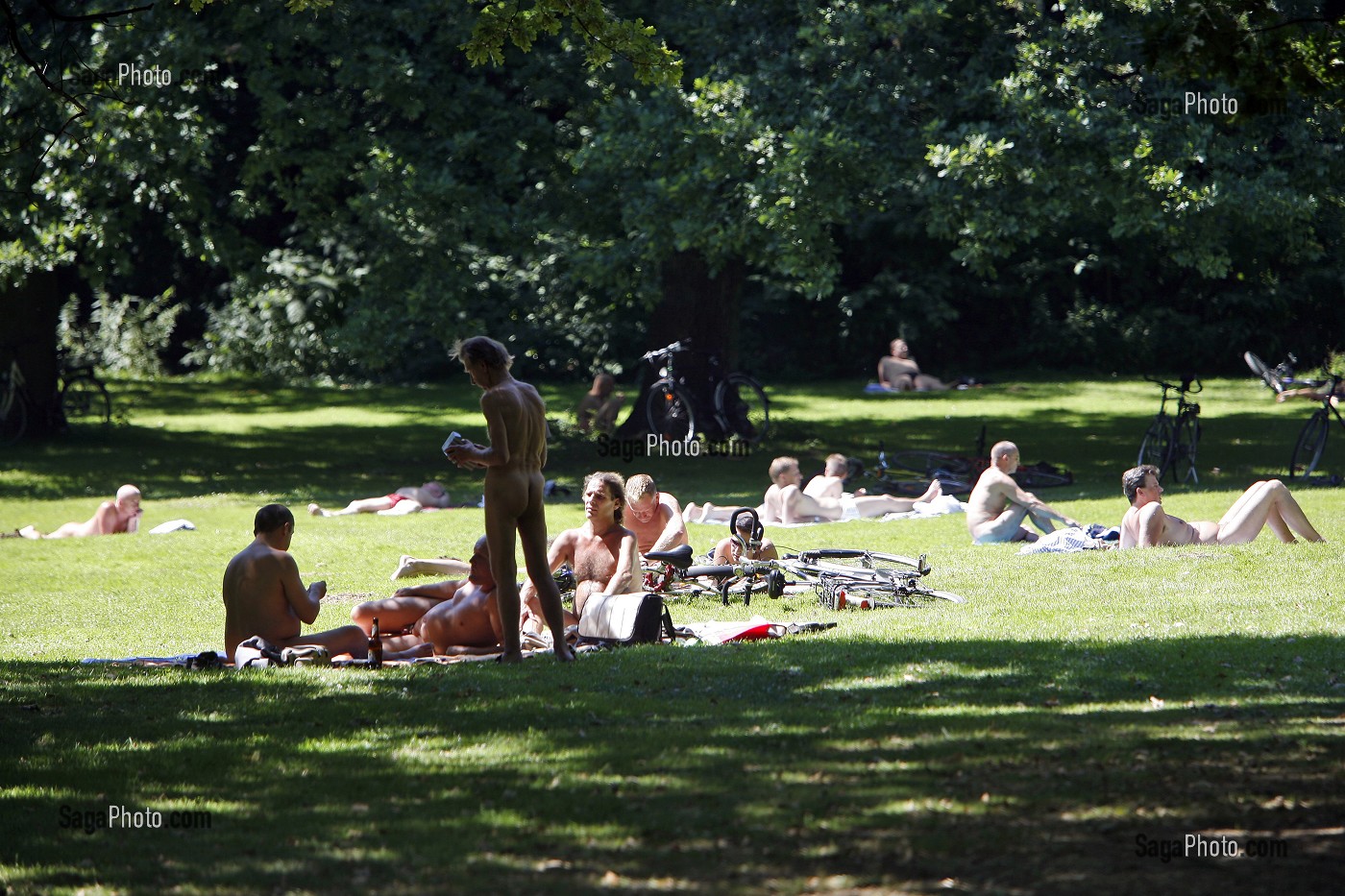 photo de NUDISTES, TIERGARTEN, BERLIN, ALLEMAGNE