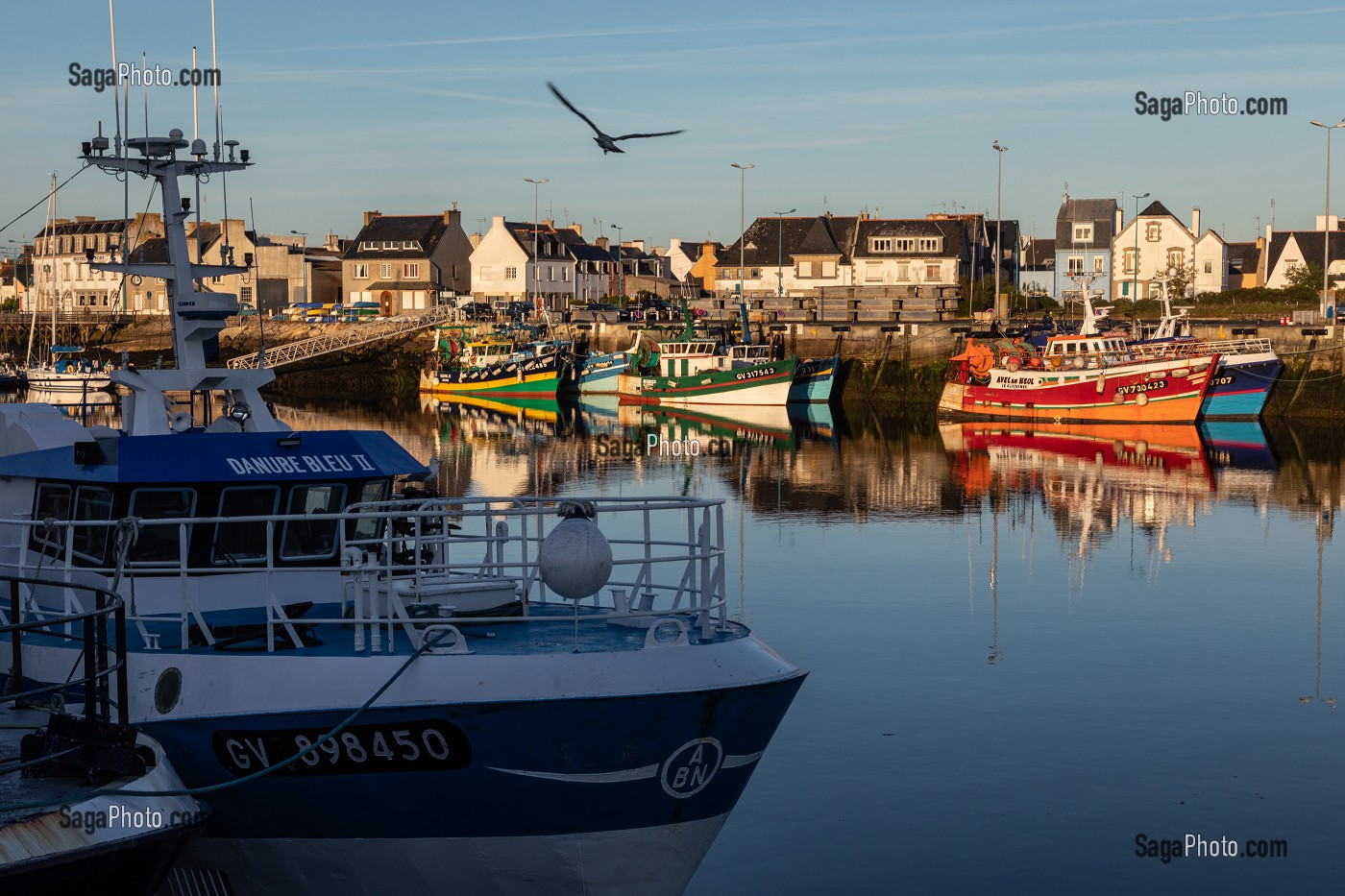 Photo De Bateaux De Pecheurs Sur Le Port Quai De Lechiagat Guilvinec