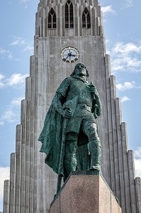  STATUE OF LEIF ERIKSSON, SON OF ERIK THE RED, ICELANDIC EXPLORER, MODERN CATHEDRAL OF HALLGRIMSKIRKJA, REYKJAVIK, ICELAND