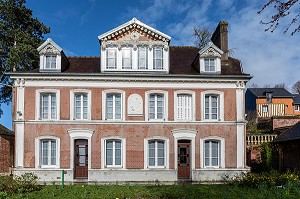 FACADE OF THE BUISSONNETS HOUSE WHERE THERESE SPENT HER CHILDHOOD, SAINTE-THERESE OF LISIEUX OR SAINTE-THERESE OF THE CHILD JESUS (1873-1897) CANONIZED IN 1925, LISIEUX, PAYS D'AUGE, CALVADOS, NORMANDY, FRANCE