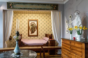  THERESE'S BEDROOM IN THE BUISSONNETS HOUSE WHERE SHE SPENT HER CHILDHOOD, SAINTE-THERESE OF THE CHILD JESUS (1873-1897) CANONIZED IN 1925, LISIEUX, PAYS D'AUGE, CALVADOS, NORMANDY, FRANCE