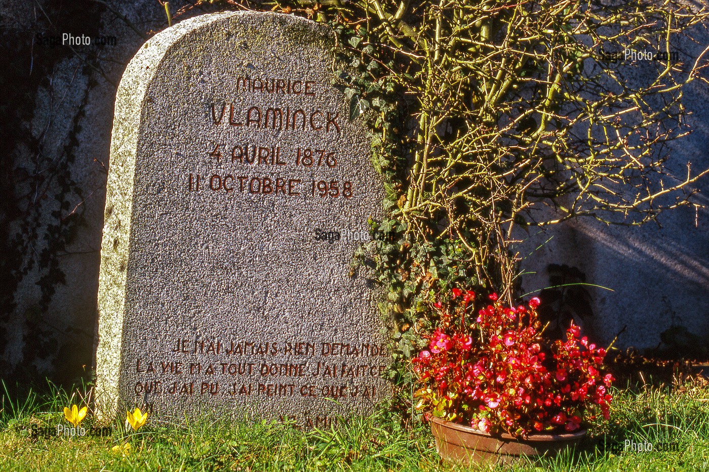 TOMBE DE MAURICE VLAMINCK, CIMETIERE DE RUEIL-LA GADELIERE, EURE-ET-LOIR (28), FRANCE 