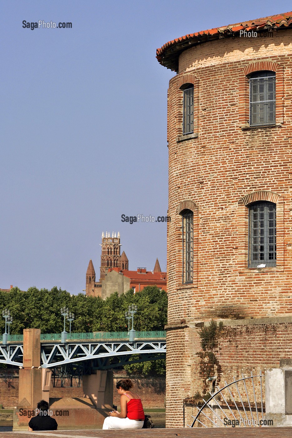 PONT SAINT-PIERRE, COUVENT DES JACOBINS (AU FOND) ET HOPITAL SAINT-JOSEPH DE LA GRAVE VUE DU PARC RAYMOND IV, SAINT CYPRIEN, TOULOUSE, HAUTE-GARONNE (31), FRANCE 