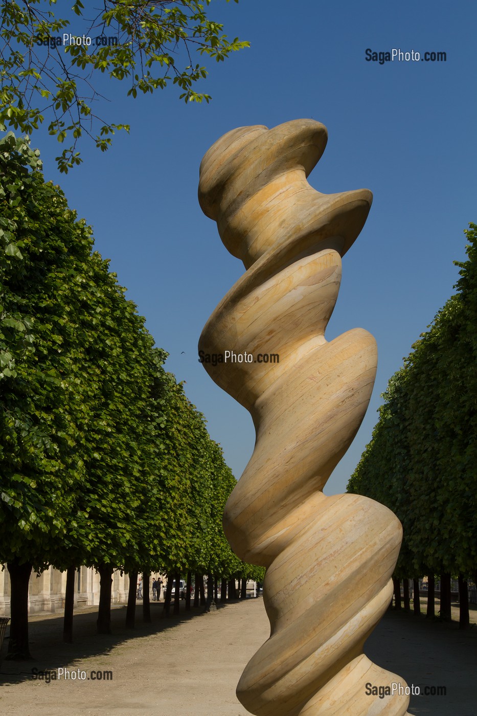 COLUMN, SCULPTURE EN GRES D'ANTHONY CRAGG, JARDINS DES TUILERIES, 1ER ARRONDISSEMENT, PARIS, FRANCE 