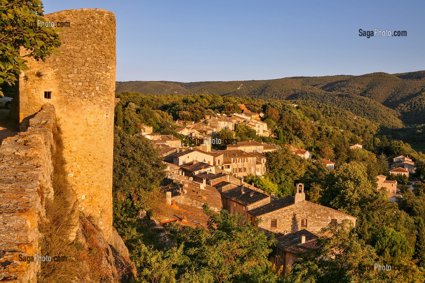 VILLAGE FORTIFIE DE MENERBES, UN DES PLUS BEAUX DE FRANCE, VAUCLUSE (84), FRANCE 
