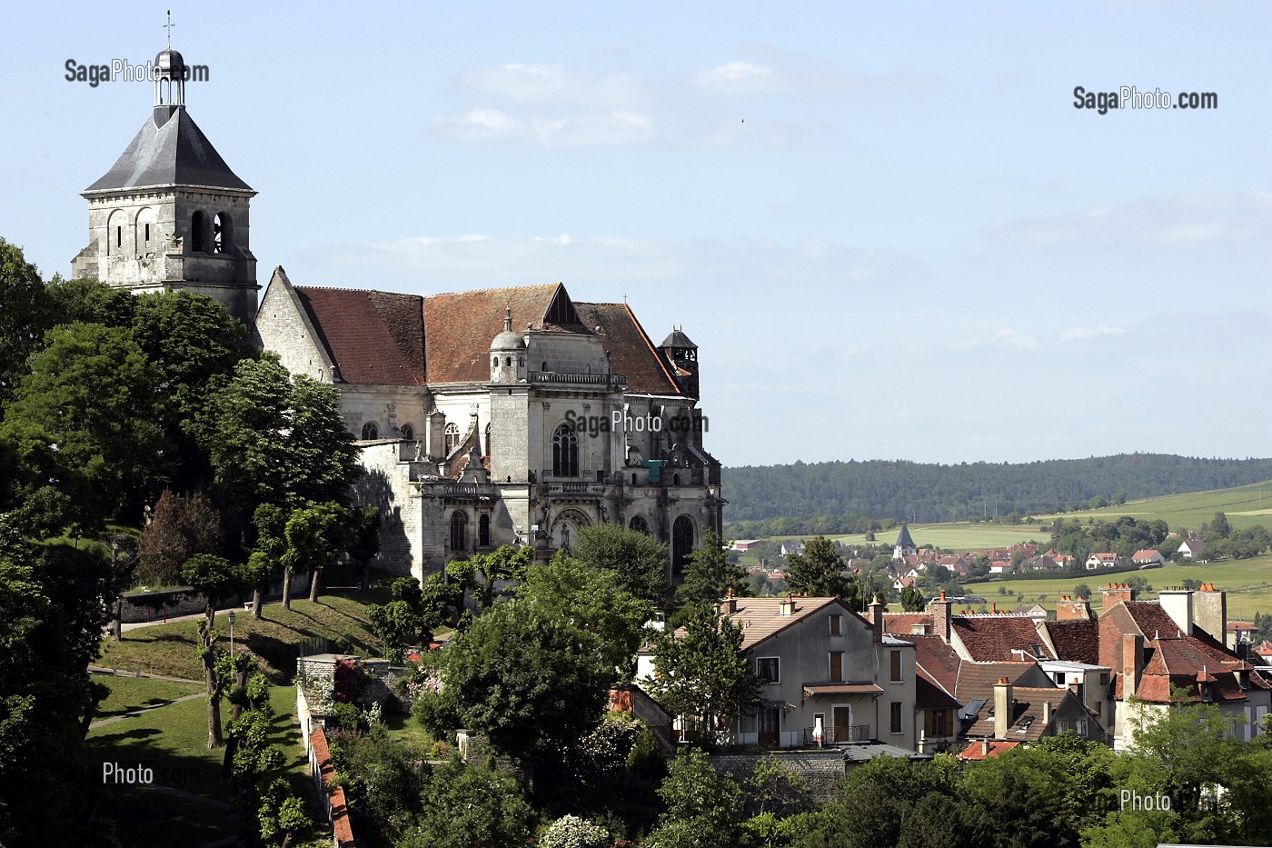 EGLISE ET VILLAGE DE TONNERRE, YONNE (89), YONNE (89), BOURGOGNE, FRANCE 