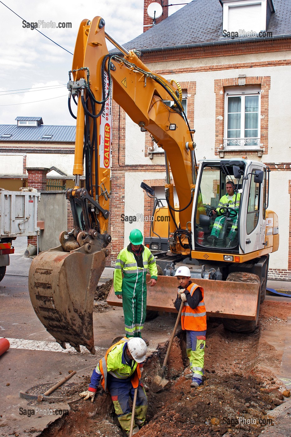 RENOVATION DU CENTRE BOURG D'UNE COLLECTIVE LOCALE, TRAVAUX PUBLICS, RUGLES, EURE (27), HAUTE-NORMANDIE, FRANCE 