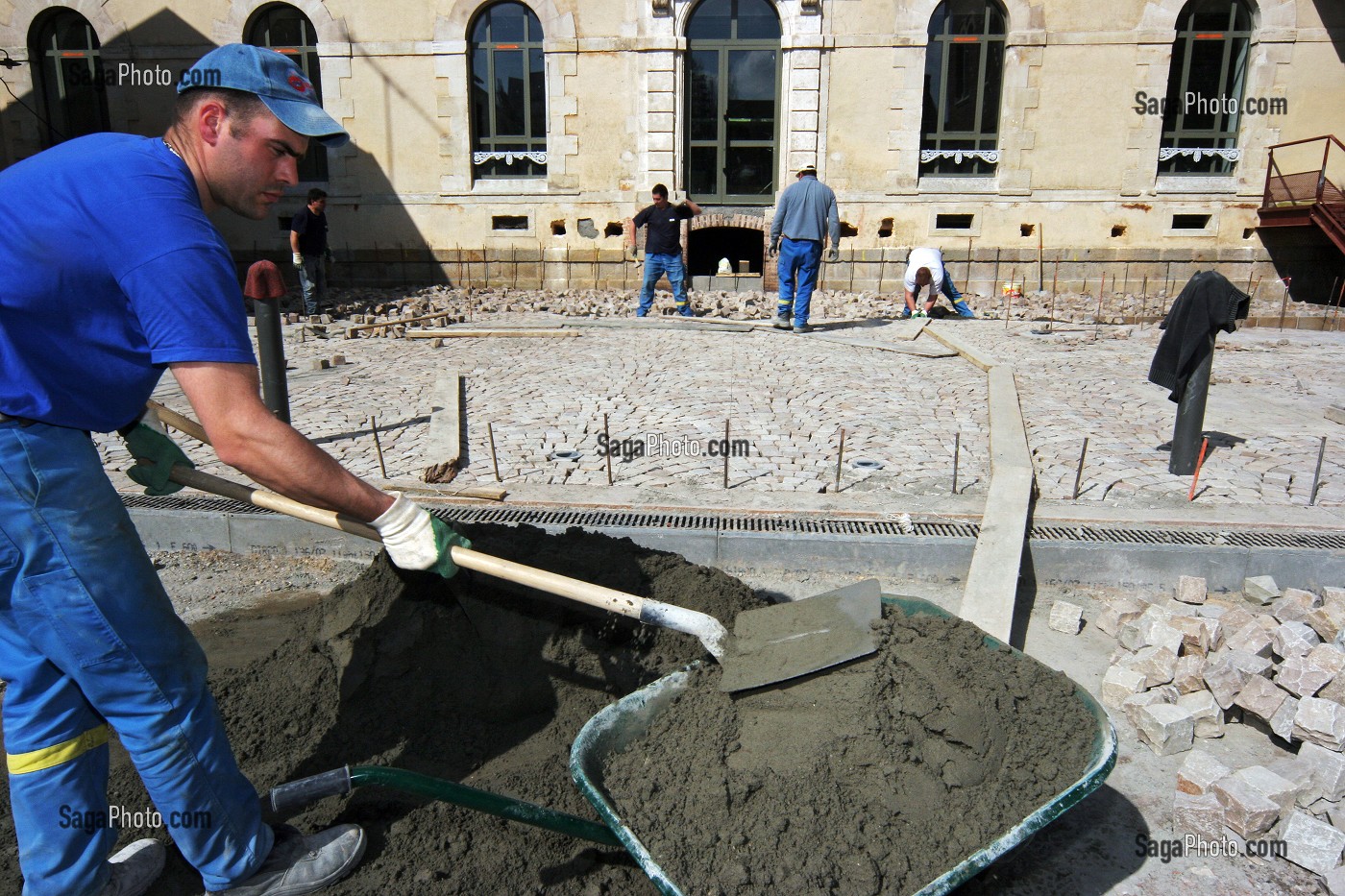 RENOVATION DE LA MAIRIE, MAISON DES SERVICES, CONSTRUCTION D'UN BATIMENT PUBLIC, EDIFICE PUBLIQUE, TRAVAUX PUBLICS POUR UNE COLLECTIVE LOCALE, RUGLES, EURE (27), HAUTE-NORMANDIE, FRANCE 