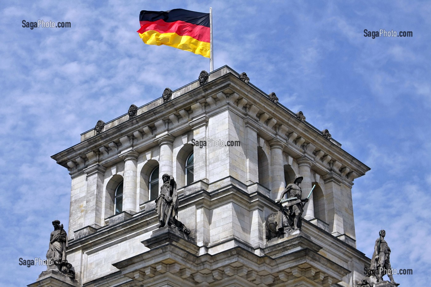 DRAPEAU ALLEMAND, PARLEMENT ALLEMAND, DEUTSCHER BUNDESTAG, REICHSTAG, PLATZ DER REPUBLIK, BERLIN, ALLEMAGNE 