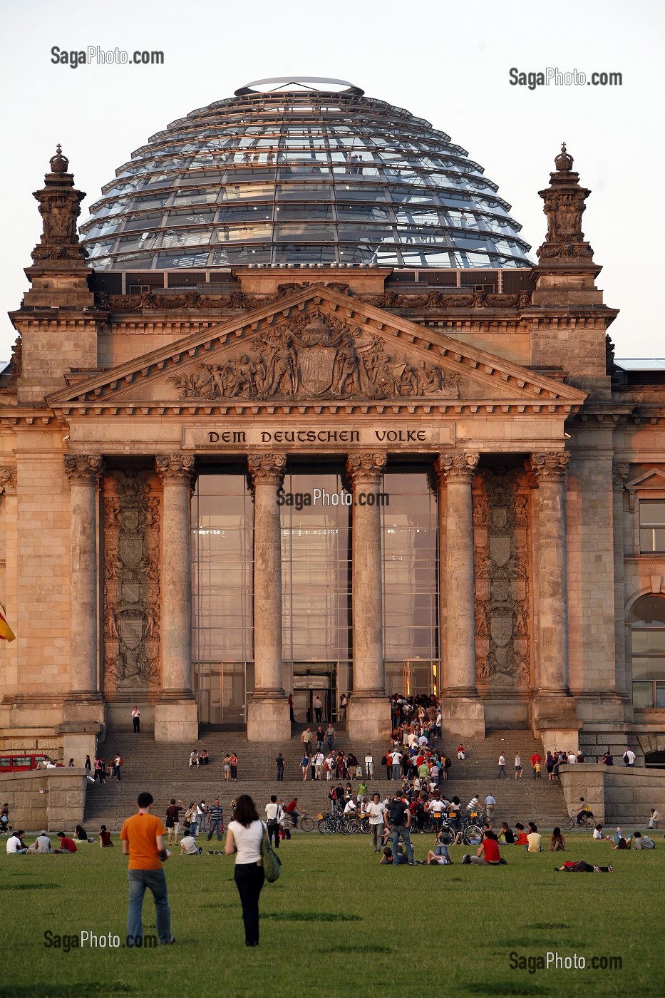 PARLEMENT ALLEMAND, REICHSTAG, DEUTSCHER BUNDESTAG AVEC SONT DOME, REAMENAGES PAR L'ARCHITECTE BRITANNIQUE NORMAN FOSTER, LAUREAT DU PRITZKER (LE 'PRIX NOBEL' DE L'ARCHITECTURE), BERLIN, ALLEMAGNE 