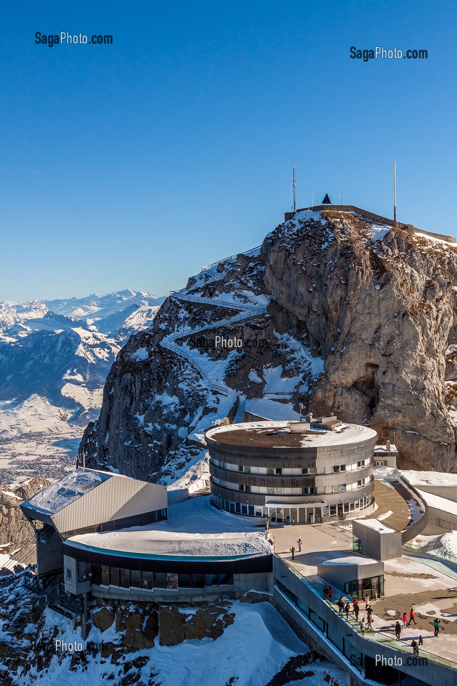 SOMMET DU MONT PILATE AVEC LA STATION D'ARRIVEE DU TELEPHERIQUE, MONTAGNE, PILATUS, LUCERNE, CANTON DE LUCERNE, SUISSE 
