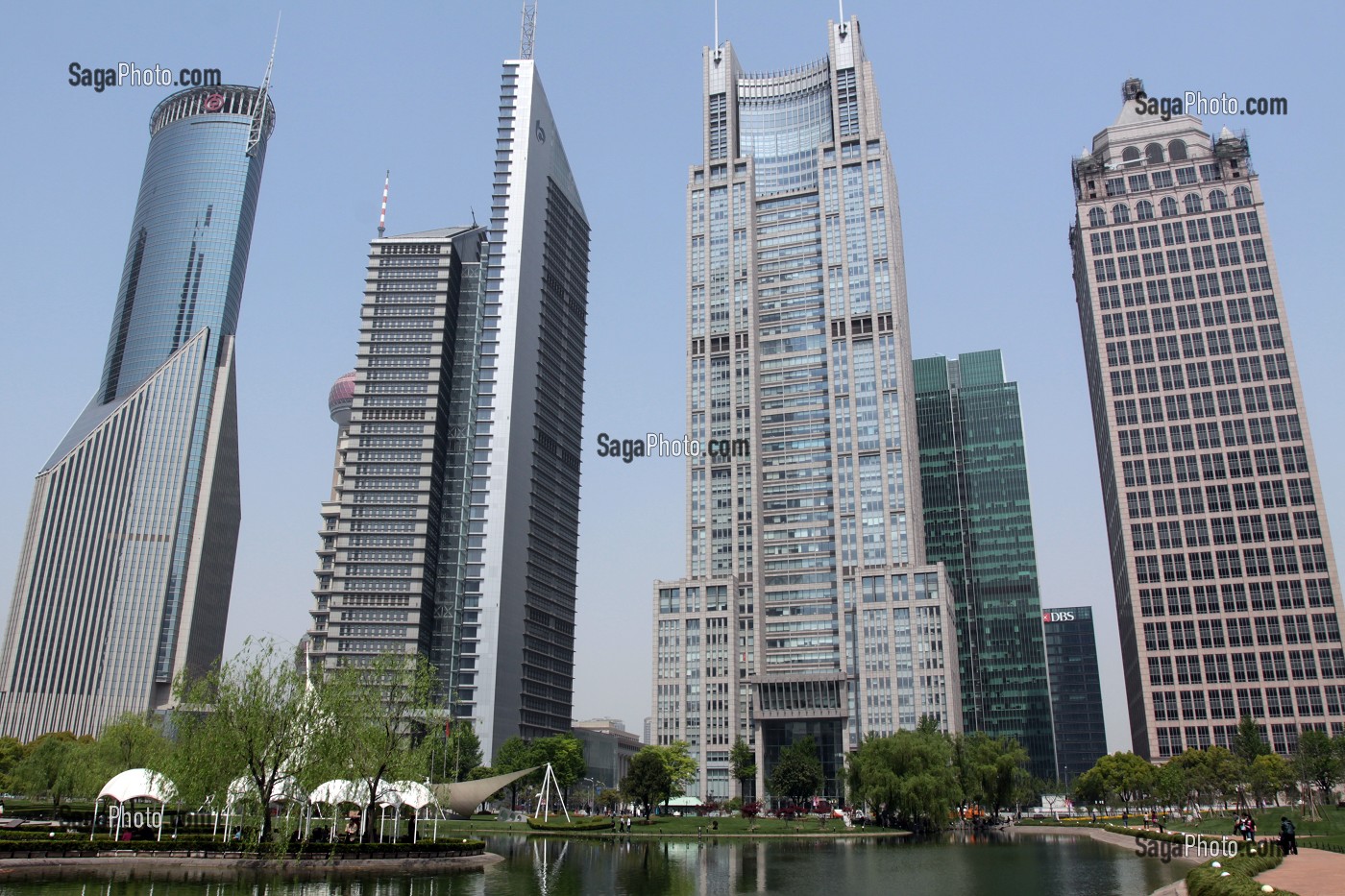 BUILDINGS DANS LE QUARTIER DES AFFAIRES DE PUDONG, QUARTIER DE PUDONG, SHANGHAI, REPUBLIQUE POPULAIRE DE CHINE 