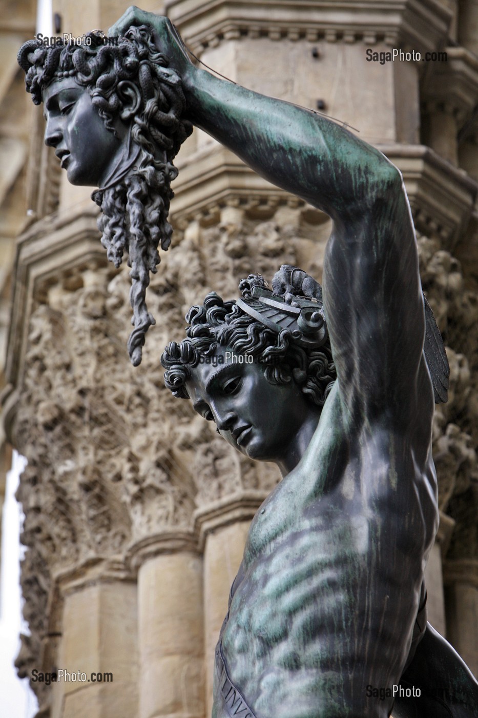 PERSEE DE BENVENUTO CELLINI, STATUE EN BRONZE, STATUES DE LA LOGGIA DEI LANZI DEVANT LE PALAZZO VECCHIO, PIAZZA DELLA SIGNORIA, FLORENCE, TOSCANE, ITALIE 