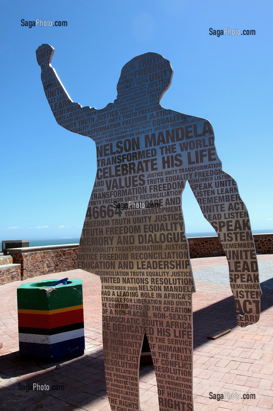 SCULPTURE REPRESENTANT LA SILHOUETTE DE NELSON MANDELA, LEADER POLITIQUE DE LA LUTTE CONTRE L'APARTHEID, PORT ELIZABETH, PROVINCE DU CAP ORIENTAL, AFRIQUE DU SUD 