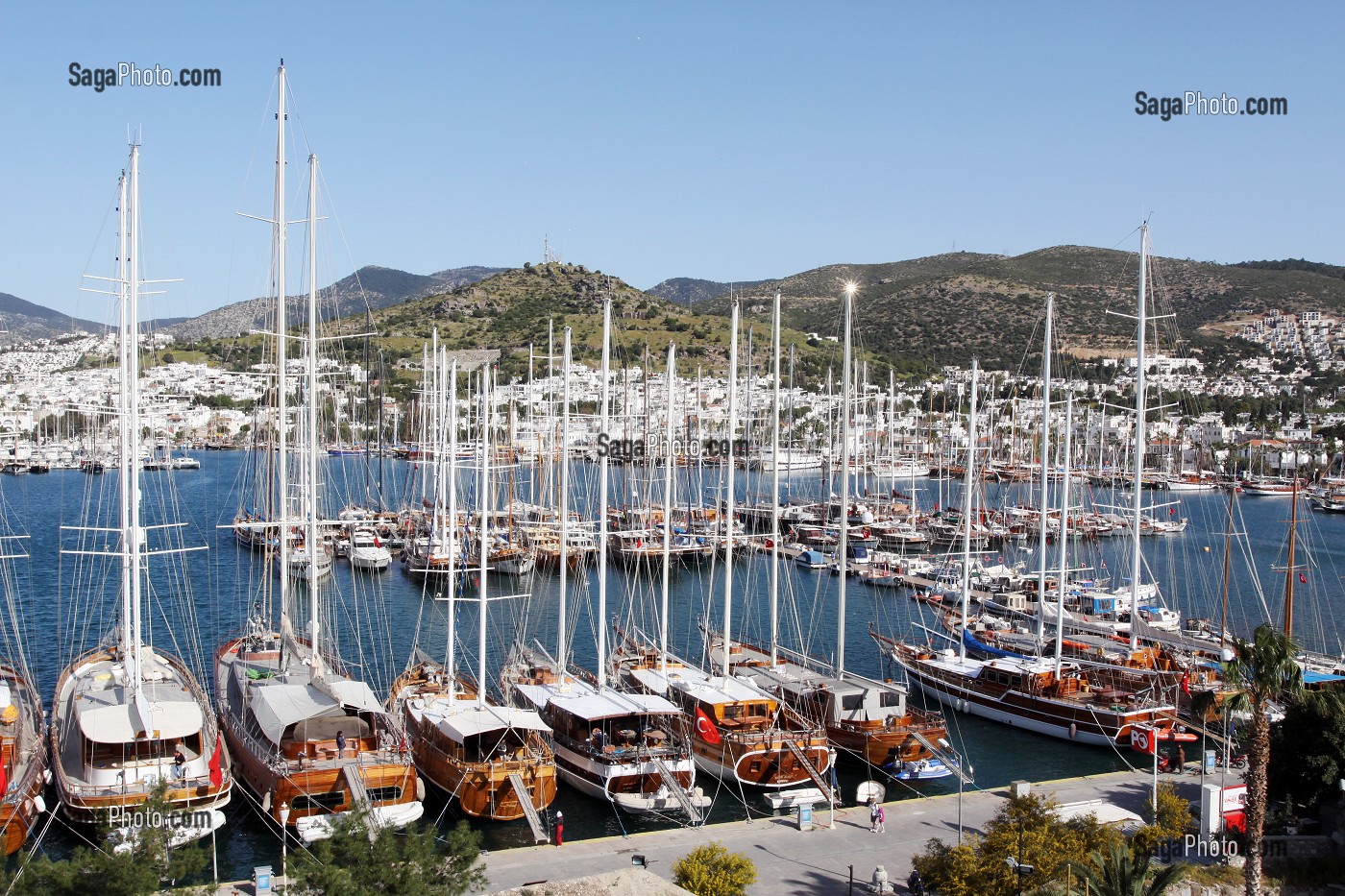 MARINA VUE DEPUIS LES REMPARTS DU CHATEAU FORT SAINT-PIERRE, BODRUM, COTE EGEENNE, TURQUIE 