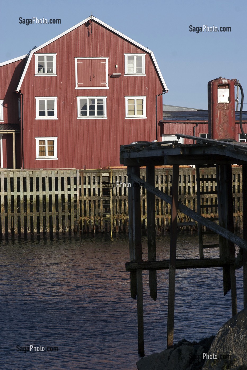 PORT DE HENNINGSVAER, ILE D'AUSTVAGOY, ARCHIPEL DES ILES LOFOTEN, LOFOTEN, NORVEGE 