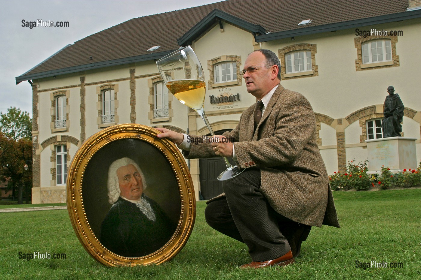 JEAN PHILIPPE MOULIN, CHEF DE CAVE DES CHAMPAGNES RUINART, MARNE (51) 