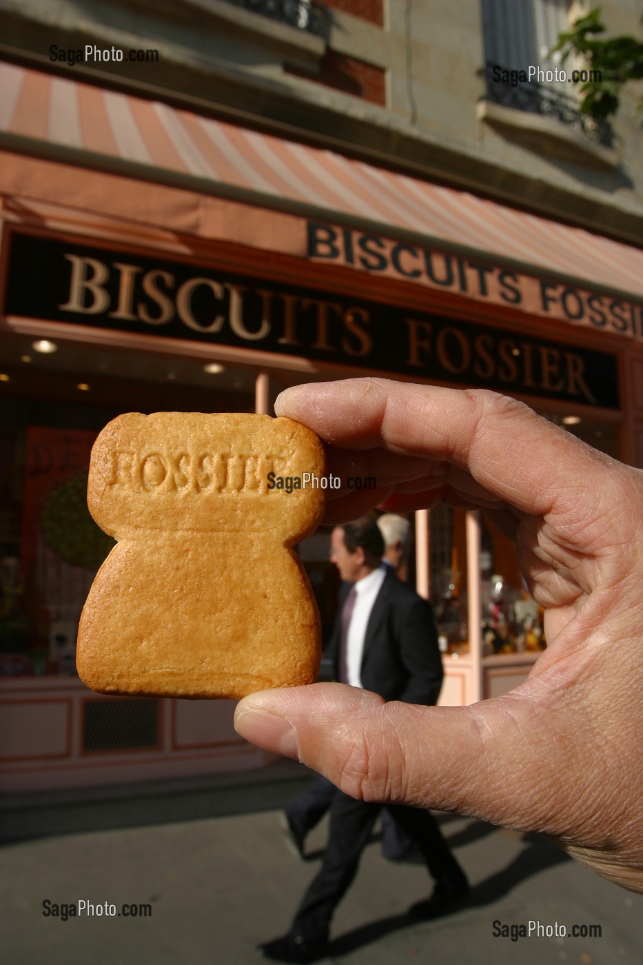 BISCUITERIE FOSSIER A REIMS, AVEC LE FAMEUX BISCUIT ROSE, MARNE (51) 