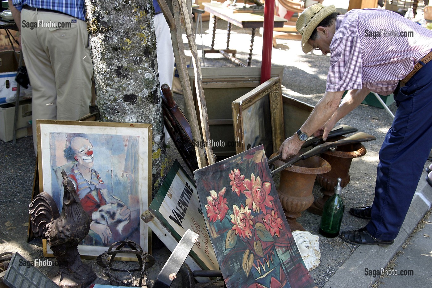 BROCANTES ET VIDES GRENIER SE MULTIPLIENT EN FRANCE, CHER (18), FRANCE 