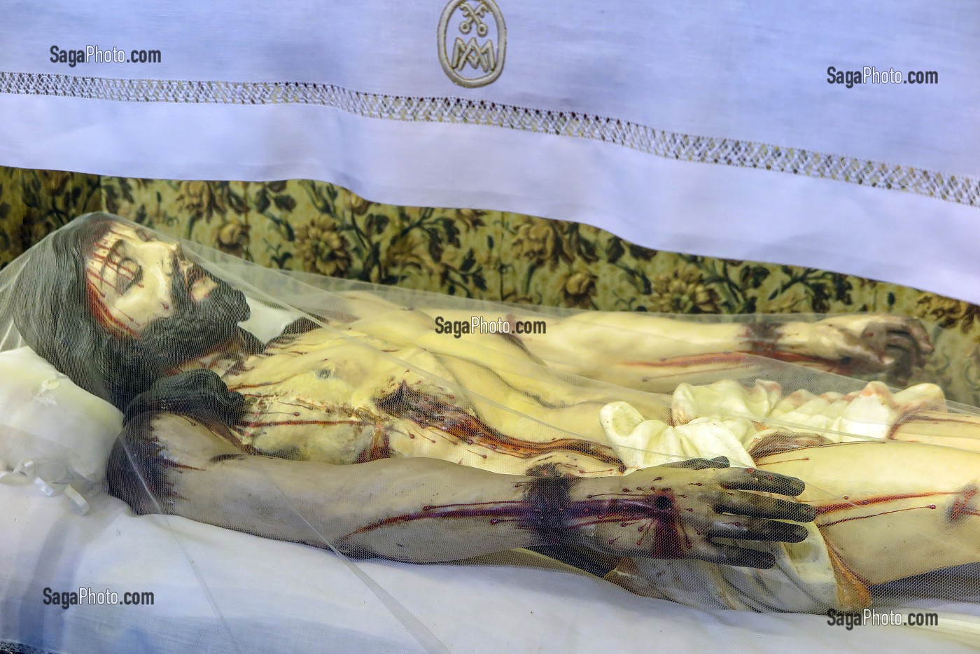 CHRIST MORT ENSANGLANTE DANS SON LINCEUL, EGLISE DOS CLERIGOS, PORTO, PORTUGAL 