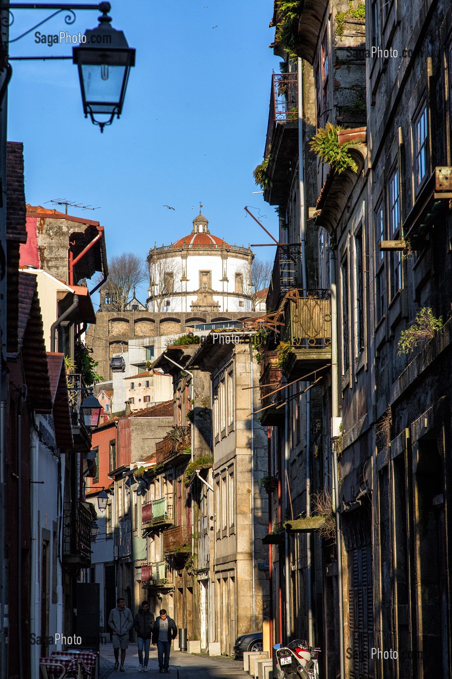 RUELLES DE VILA NOVA DE GAIA AVEC LE DOME DU MONASTERE DE SERRA DO PILAR, VILA NOVA DE GAIA, PORTO, PORTUGAL 