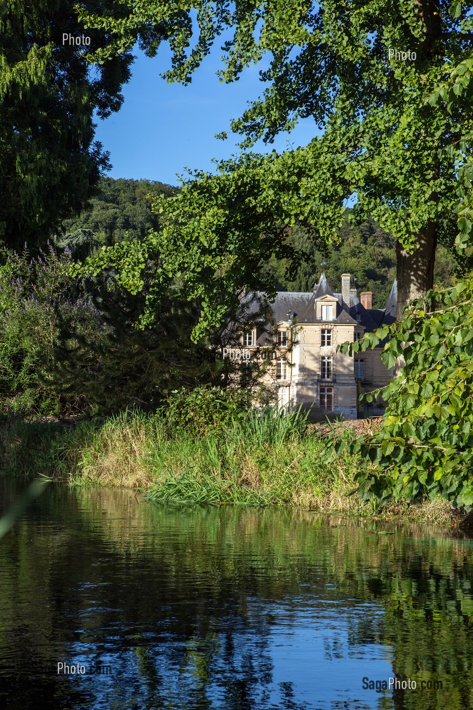 BORDS DE L'ITON, CHATEAU D'ACQUIGNY (27), FRANCE 