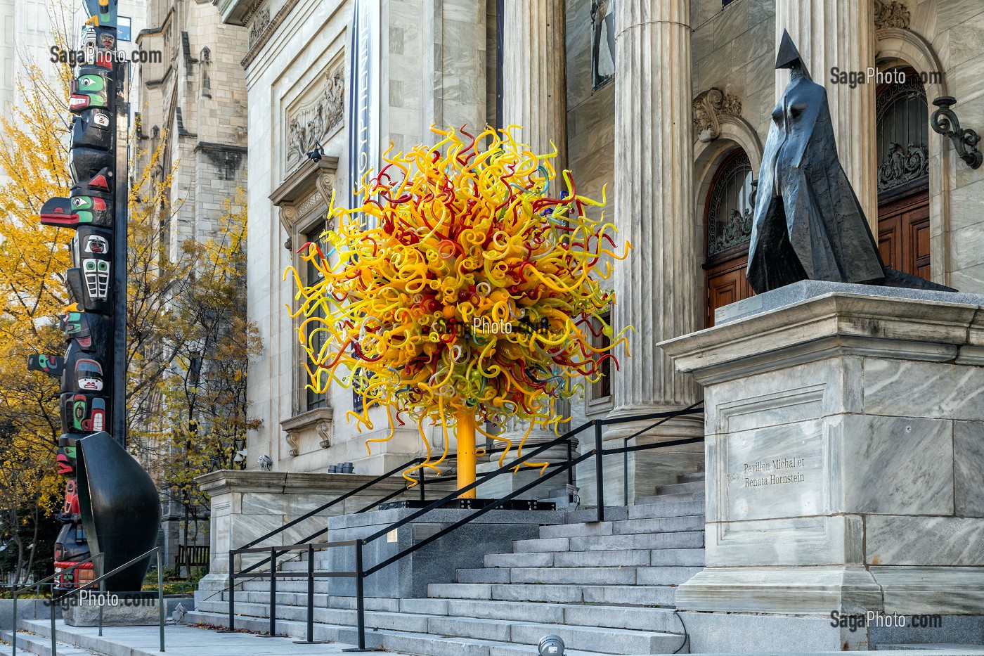 ENTREE DU MUSEE DES BEAUX-ARTS, RUE SHERBROOKE, MONTREAL, QUEBEC, CANADA 