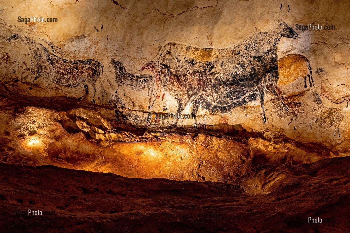 LASCAUX IV, GROTTE, PREHISTOIRE, PEINTURE RUPESTRE, ANIMAUX PREHISTORIQUES, REPRODUCTION