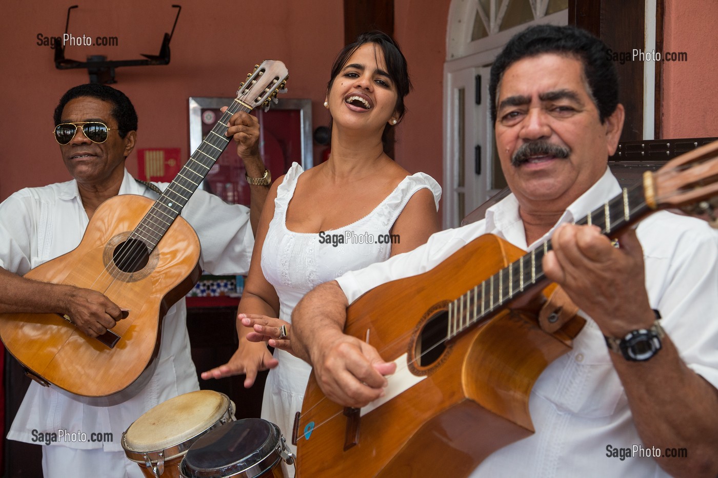 MUSICIENS CUBAINS DANS LA VIEILLE VILLE (HABANA VIEJA), LA HAVANE, CUBA, CARAIBES 