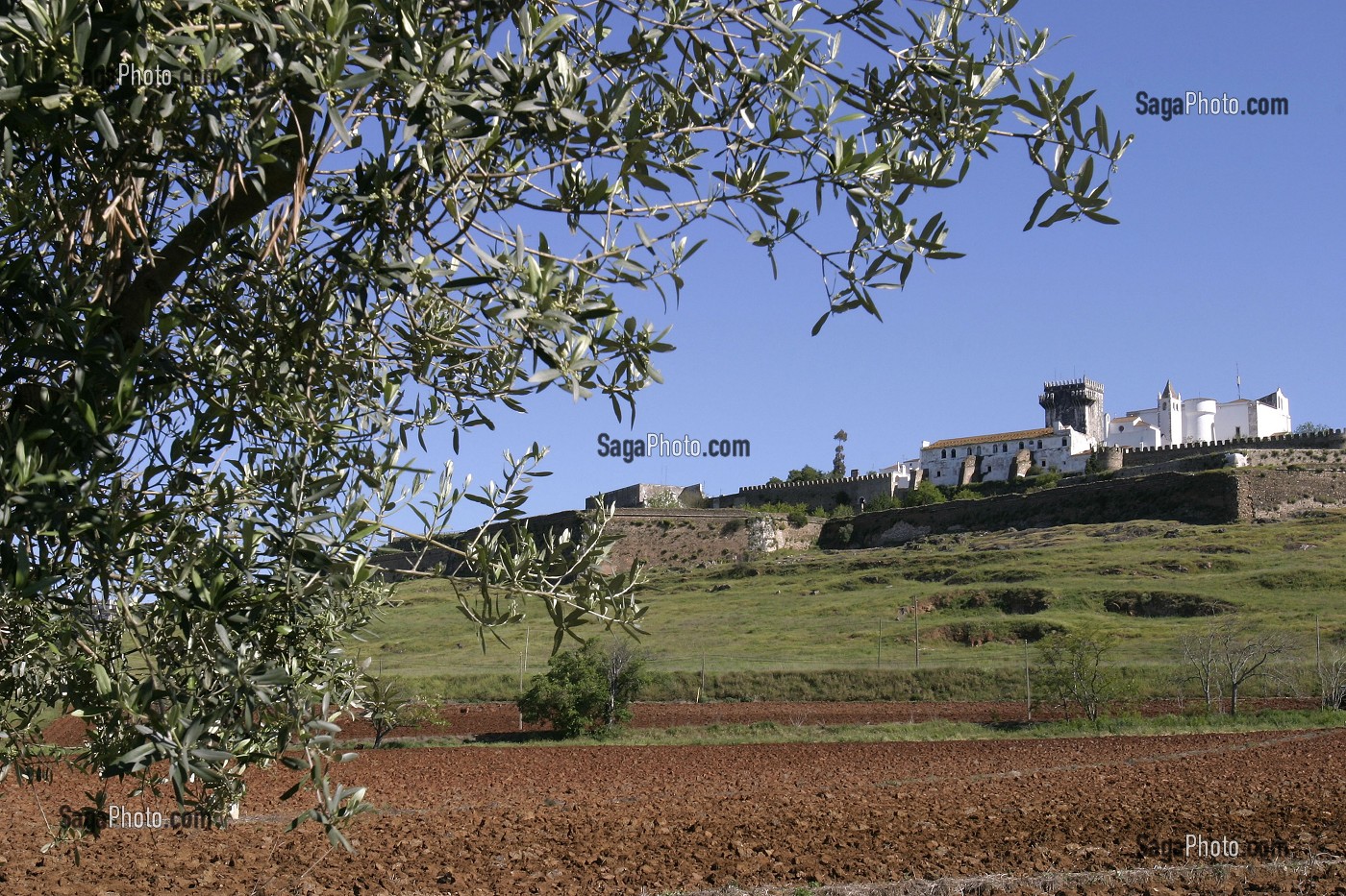 VILLAGE FORTIFIE D'ESTREMOZ, ALENTEJO, PORTUGAL 