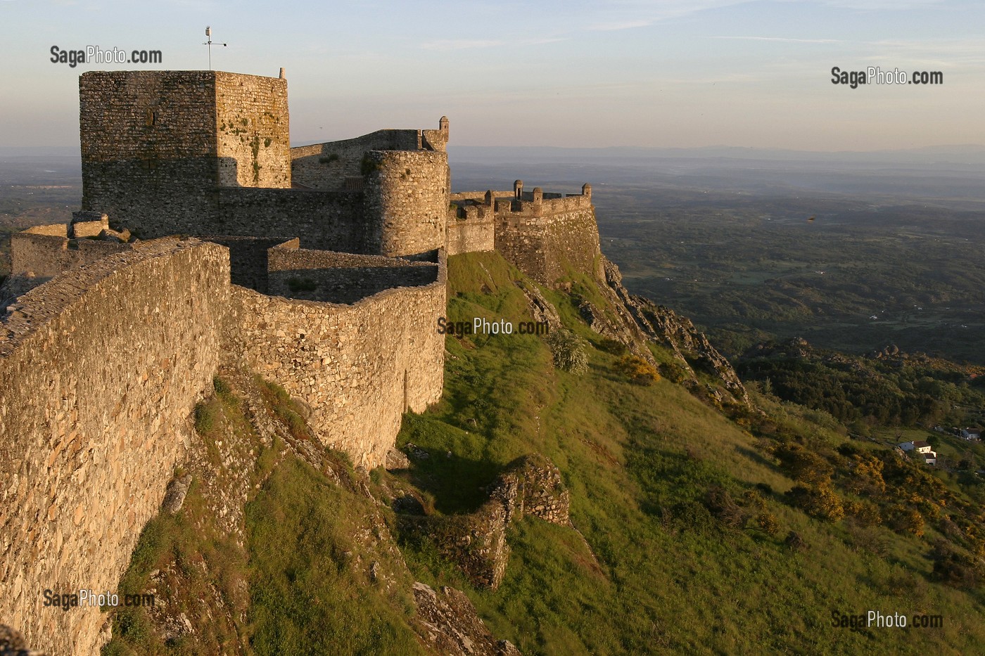 CHATEAU FORTERESSE, VILLAGE FORTIFIE DE MARVAO, ALENTEJO, PORTUGAL 