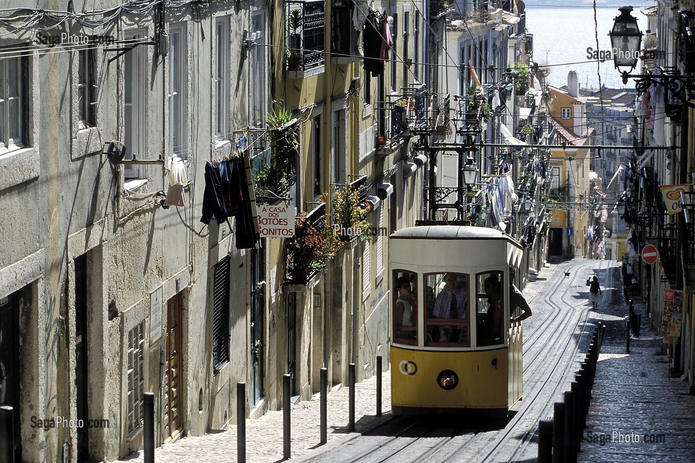 ELEVADOR DA BICA (FUNICULAIRE), LISBONNE, PORTUGAL 