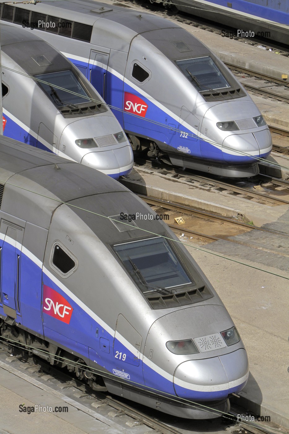 ENTRETIEN, NETTOYAGE DES TGV EN GARE DE TRIAGE, PARIS GARE DE LYON, PARIS (75) 