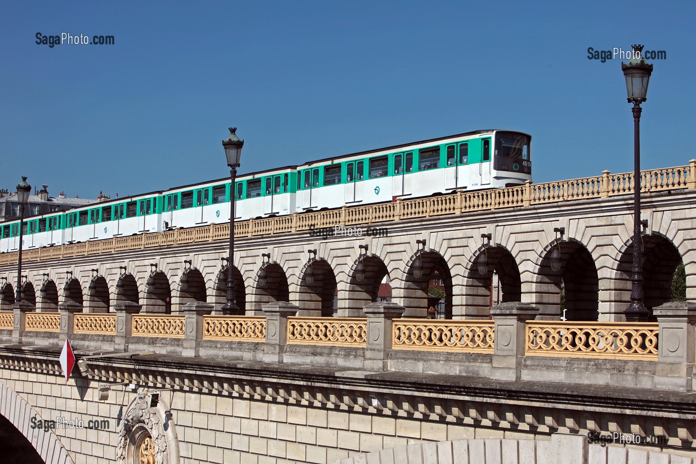 TRANSPORTS URBAINS A PARIS, FRANCE 