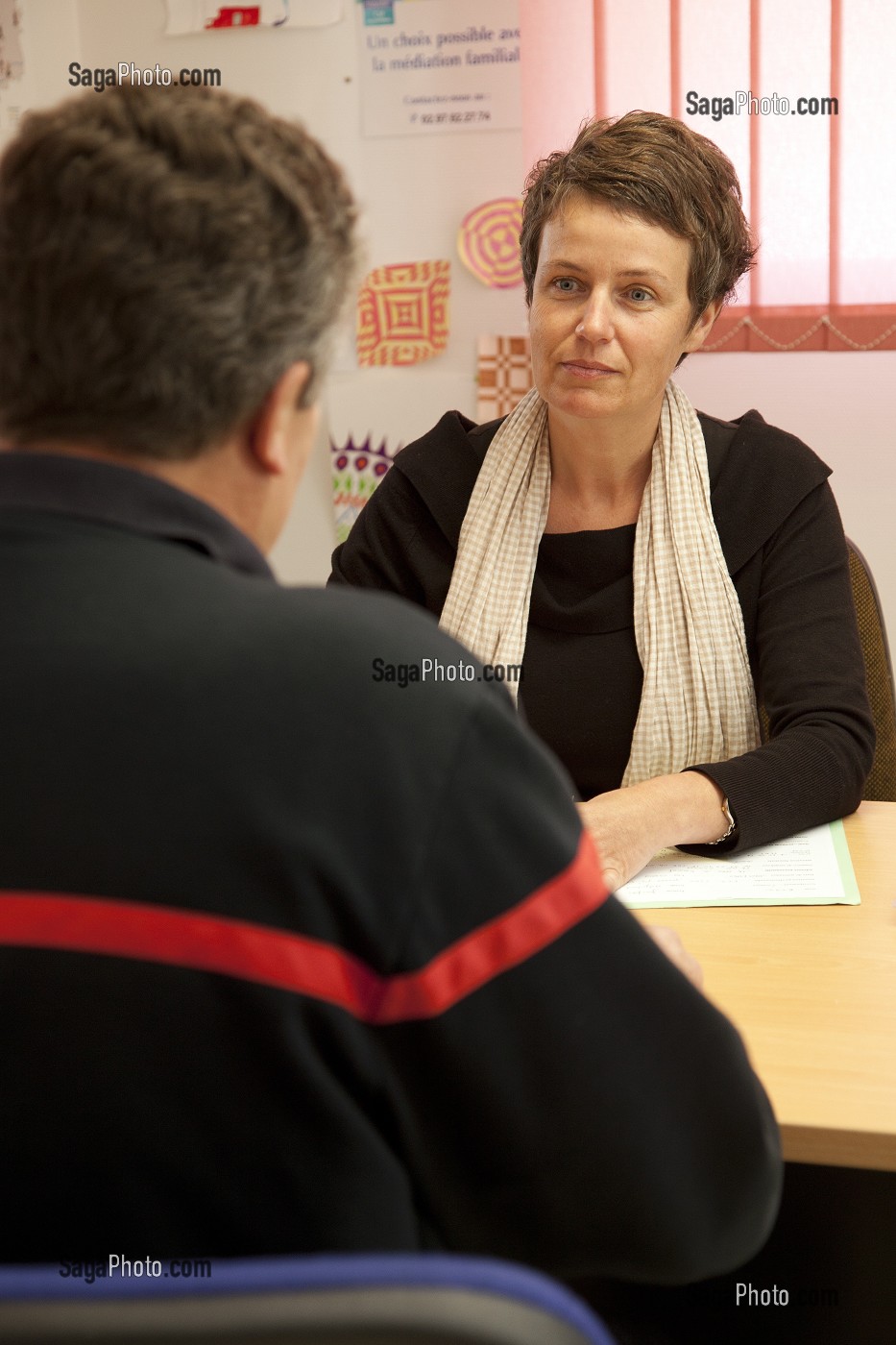ASSISTANTE SOCIALE ELIANE COLLIGNON A L'ECOUTE DES PROBLEMES DES SAPEURS-POMPIERS VOLONTAIRES ET PROFESSIONNELS, SERVICE D'INCENDIE ET DE SECOURS DU MORBIHAN (56), FRANCE 