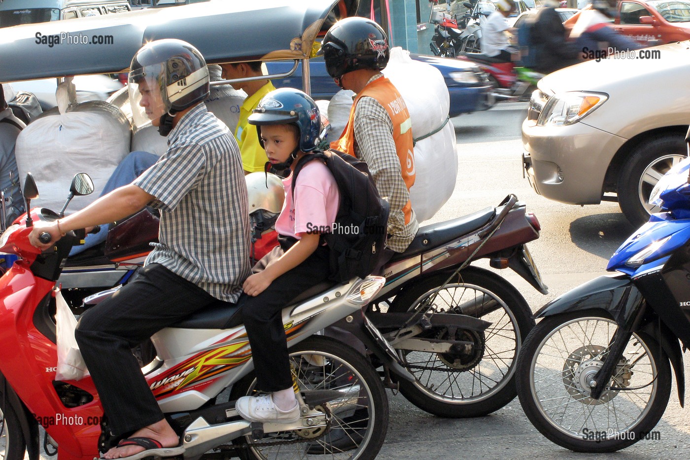 MOTOS DANS LES RUES DE BANGKOK, THAILANDE 