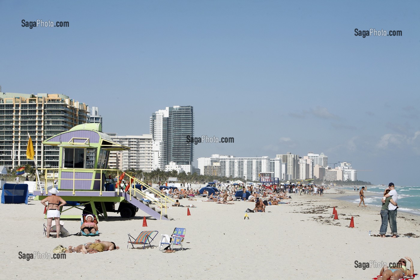 PLAGE, POSTE DE SAUVETAGE ET BUILDING DE MIAMI BEACH, SOUTH BEACH, MIAMI, FLORIDE, FLORIDA, ETATS-UNIS, USA 