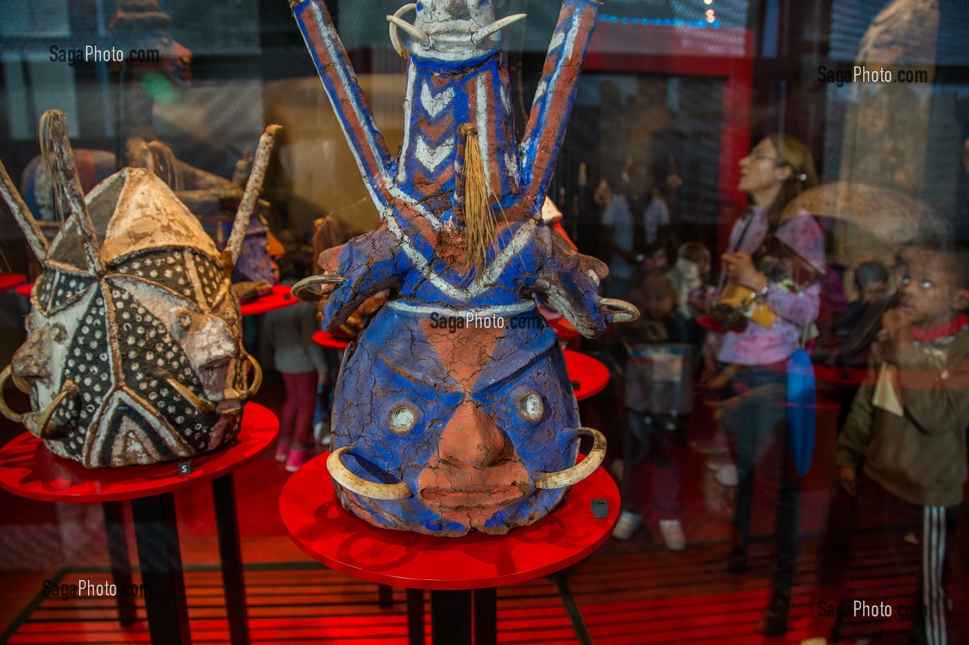  DISPLAY CASES WITH MASKS, QUAI BRANLY MUSEUM, 7TH ARRONDISSEMENT, PARIS (75), ILE-DE-FRANCE, FRANCE