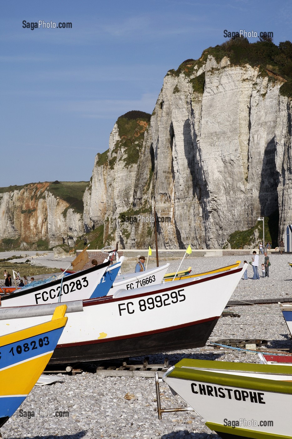  THE COLORFUL FISHING BOATS IN THE LITTLE FISHING PORT OF YPORT, SEINE-MARITIME (76), NORMANDY, FRANCE