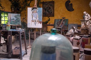 ATELIER MUSEE D'ARTISTES FREQUENTE PAR CEZANNE, RENOIR, SISLEY, RODIN, MARY, CASSATT, ANCIEN HOTEL BAUDY, GIVERNY, EURE (27), NORMANDIE, FRANCE 