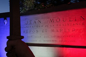 MEMORIAL AU RESISTANT JEAN MOULIN, ANCIEN PREFET D'EURE-ET-LOIR, FESTIVAL 'CHARTRES EN LUMIERE', CHARTRES, EURE-ET-LOIR (28), FRANCE 