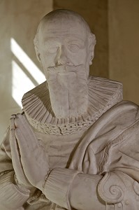 PORTRAIT DU DUC DE SULLY (1559-1641), MINISTRE DU ROI HENRI IV ET SURINTENDANT DES FINANCES, TOMBEAU EN MARBRE BLANC, SCULPTURE DE BOUDIN, NOGENT-LE-ROTROU, EURE-ET-LOIR (28), FRANCE 