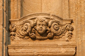 DETAIL FACADE CATHEDRALE SAINTE-MARIE D'AUCH, GERS (32), FRANCE 