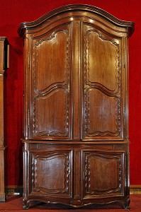  MAHOGANY CABINET WITH MLOULDINGS, DUNKERQUE WORK FROM THE LOUIS XV PERIOD, MERCIER AUCTION HOUSE, LILLE, NORD (59), FRANCE