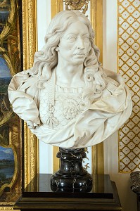 BUSTE DE LOUIS II DE BOURBON-CONDE (1621-1686), DIT LE GRAND CONDE, GALERIE DES BATAILLES, GRANDS APPARTEMENTS DU CHATEAU RENAISSANCE, CHATEAU DE CHANTILLY, OISE (60), FRANCE 
