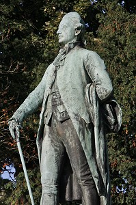 STATUE DE GOETHE DEVANT LE PALAIS UNIVERSITAIRE, 