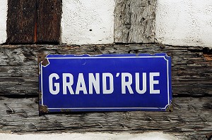GRAND'RUE, RIBEAUVILLE, ROUTE DES VINS D'ALSACE, HAUT-RHIN (68), ALSACE, FRANCE 