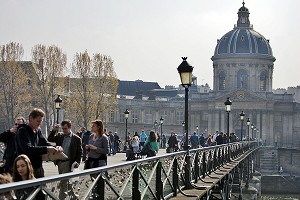 LE PONT DES ARTS, PARIS, FRANCE