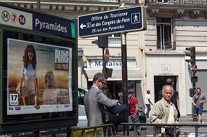 STATION DE METRO PYRAMIDES, AMBIANCE DE RUE, PARIS (75), FRANCE 