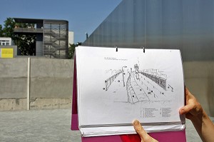 MEMORIAL DU MUR DE BERLIN, LE MEMORIAL COMPREND UN TRONCON DU DISPOSITIF FRONTALIER LONG DE 60 METRES, CONSERVE DANS SA CONFIGURATION ORIGINELLE, BERLIN, ALLEMAGNE 